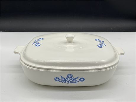 VINTAGE CORNING WARE SHALLOW SQUARE COVERED CASSEROLE W/RARE WHITE LID (10”X2”)