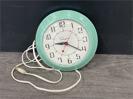 VINTAGE TIFFANY BLUE INGRAHAM CANADIAN CLOCK - WORKING - 7” DIAM