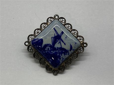 DELFT POTTERY & STERLING WINDMILL BROOCH - UNMARKED (1.5”)
