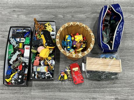 LOT OF HOTWHEELS & COLLECTABLES