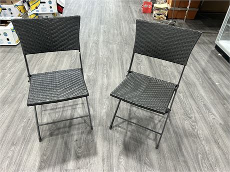 2 FOLDABLE PATIO CHAIRS