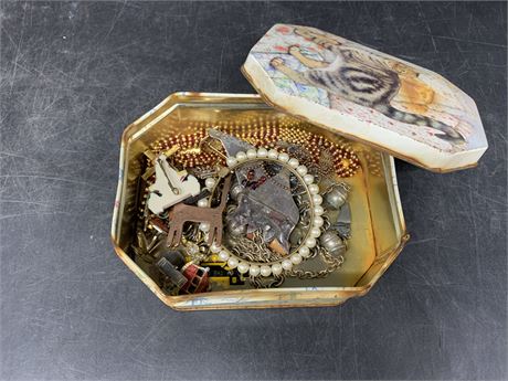 LOT OF VINTAGE JEWELRY IN TIN CASE