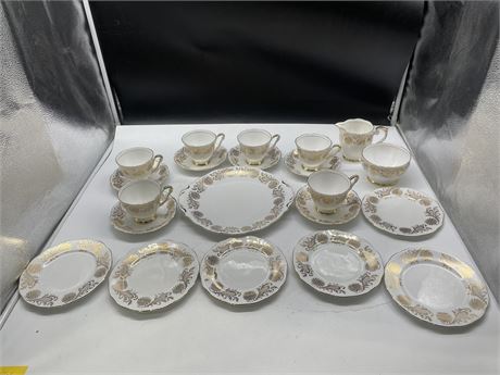 VINTAGE QUEEN ANNE SERVICE SET (MADE IN ENGLAND)