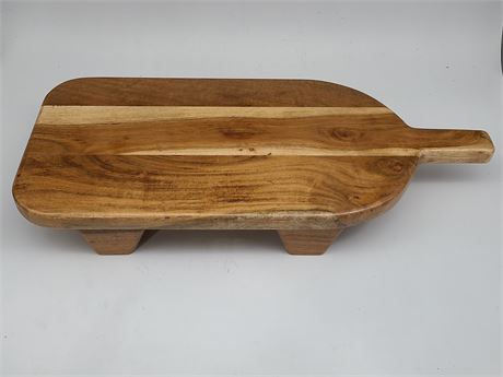 LARGE FOOTED HANDLED THICK CUTTING BOARD (23.5"x10.5"Dm)