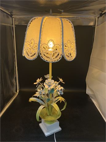 VINTAGE ITALIAN FLORENTINE TOLE METAL FLOWER LAMP