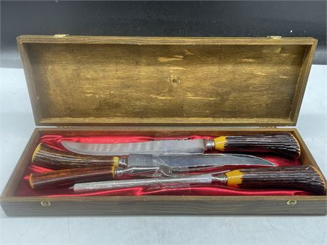 BOX OF VINTAGE KNIVES & FORKS IN BOX