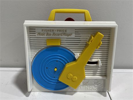 FISHER PRICE TURNTABLE W/RECORDS