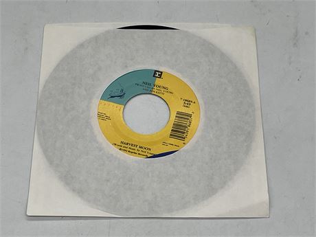 NEIL YOUNG - HARVEST MOON/OLD KING - 45RPM RECORD (VG+) SLIGHTLY SCRATCHED