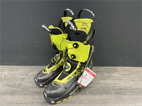NEW SCARPA ALIEN RS SKI BOOTS - BOOT IS 11” LONG