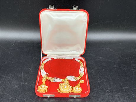 NECKLACE & EARRING SET W/RED CASE