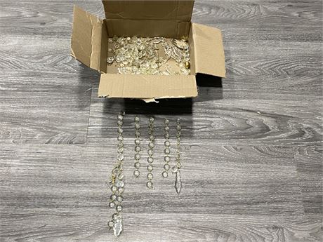 BOX OF CRYSTAL DANGLING DECOR PIECES (VARIOUS LENGTHS)