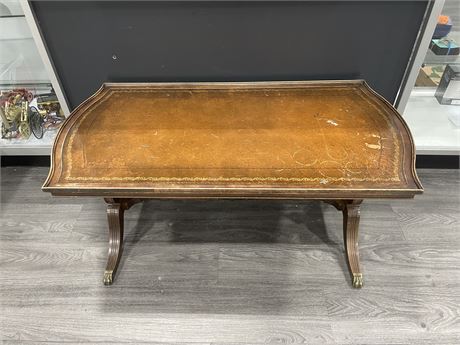 ANTIQUE CLAWFOOT COFFEE TABLE 40”x21”x17”