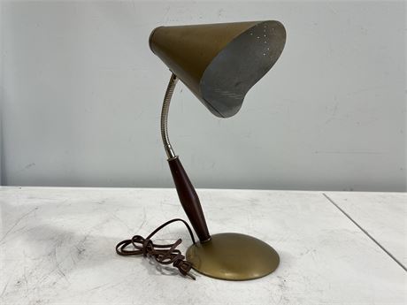 MCM DESK LAMP (15”)