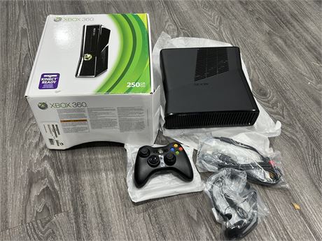 XBOX 360 W/BOX - NEVER USED, MISSING MAIN POWER CORD