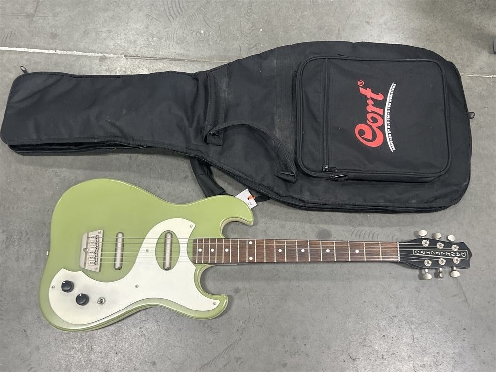 Urban Auctions - DANELECTRO DANO63 ELECTRIC GUITAR IN GIG BAG