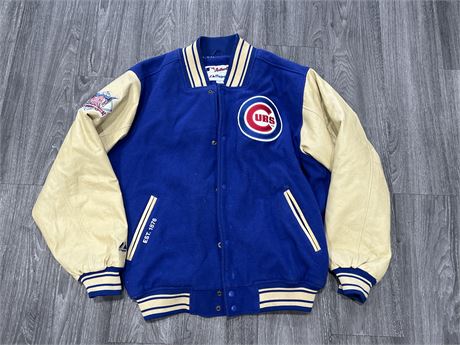 CHICAGO CUBS VARSITY BUTTON UP COAT BY MAJESTIC - SIZE L