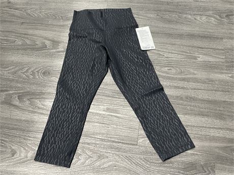 (NEW WITH TAGS) LULULEMON ALIGN HR CROP 21”