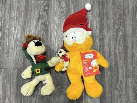 GARFIELD AND ODIE CHRISTMAS STUFFIES - LARGEST IS 22”