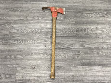 LARGE FIRE AXE (35”)