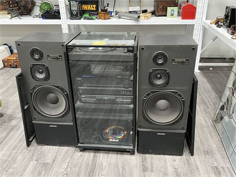 2 KENWOOD SPEAKERS W/ STEREO / ENTERTAINMENT SET UP
