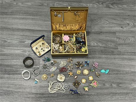 LARGE LOT OF HIGH QUALITY COSTUME JEWELRY