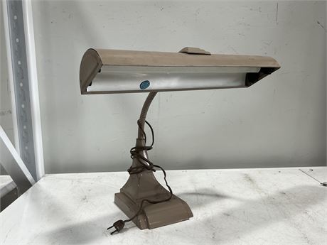 VINTAGE FLUORESCENT GOOSENECK TABLE LAMP (16” tall)