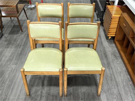 4 EARLY PINE CHAIRS MADE IN QUEBEC (16.5”X32”)
