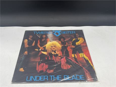 TWISTED SISTER - UNDER THE BLADE - NEAR MINT (NM)