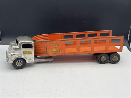 VINTAGE STRUCTO METAL FREIGHT TRUCK 19”