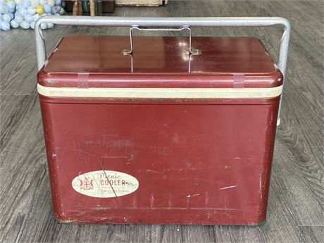 VINTAGE HUDSON BAY CO. METAL PICNIC COOLER — MADE IN CANADA (17.5”X13.5”)