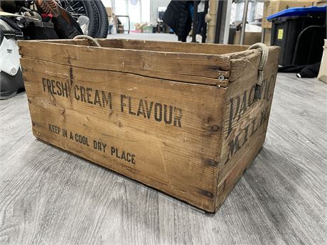 DAIRY PACIFIC VINTAGE WOODEN CRATE (20”x13”x10”)