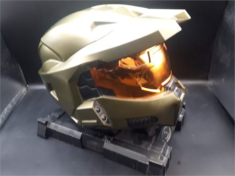 LIMITED EDITION HALO HELMUT - VERY GOOD CONDITION - XBOX 360