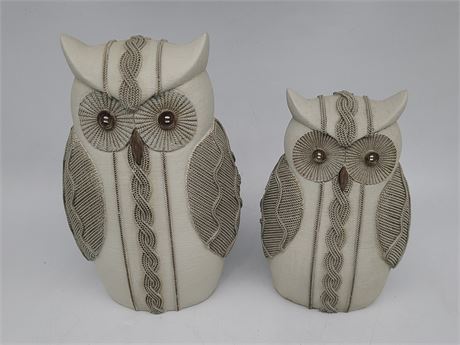 2 DECORATIVE OWLS (8.5" & 10")