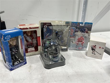 NHL FIGURES / BOBBLE HEADS / ETC IN BOX