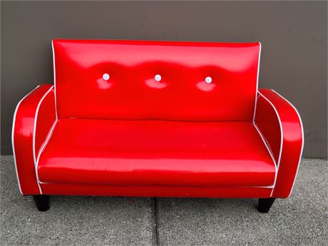 VINTAGE RETRO KID SIZE VINYL RED COUCH (33"x16" and 19" tall back)