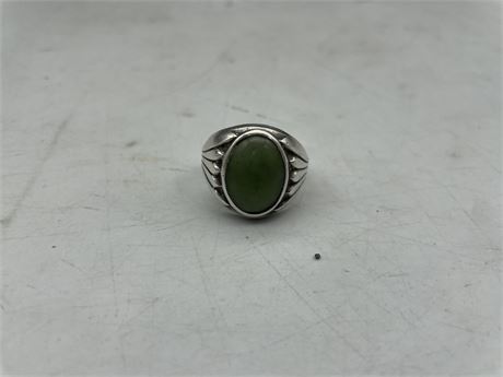 925 SILVER GREEN STONE RING (CRACKED)
