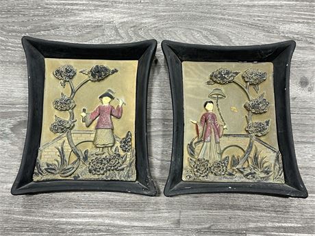 VINTAGE 1950S CHINESE CHALK WARE WALL HANGINGS (8”X9”)