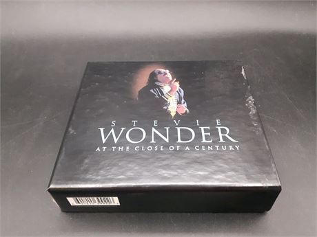STEVIE WONDER - AT THE CLOSE OF THE CENTURY (MUSIC CD BOX SET) - VERY GOOD