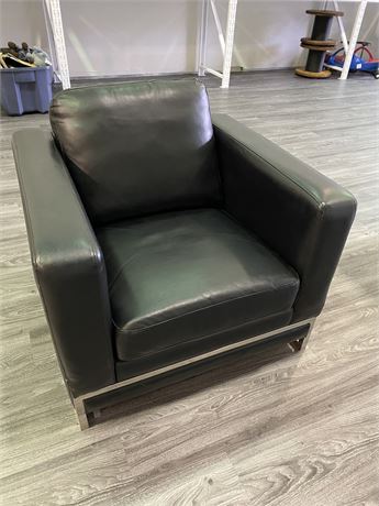 LEATHER RECEPTION CHAIR (SOURCE OFFICE FURNISHINGS)