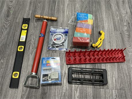 LOT OF TOOLS / PRODUCT (Mostly new)