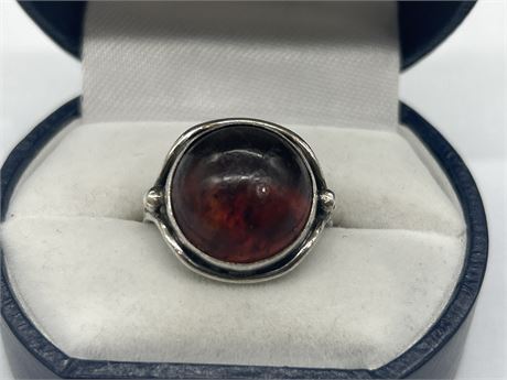 VINTAGE MARKED 925 SILVER AMBER RING - SIZE 8