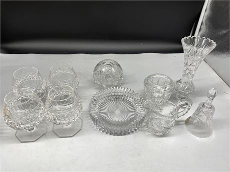 10 PIECES OF CRYSTAL INCL 4 BRANDY SNIFTERS, VASE, BELL AND BOWLS, ETC