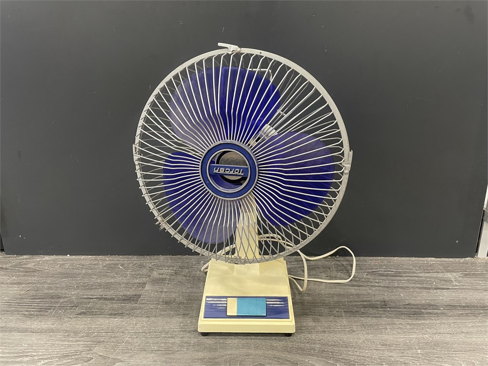 Urban Auctions - VINTAGE PHILIPS ELECTRIC CARVER / TORCAN FAN