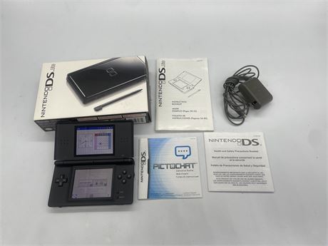 NINTENDO DS LITE COMPLETE IN BOX (WORKS)