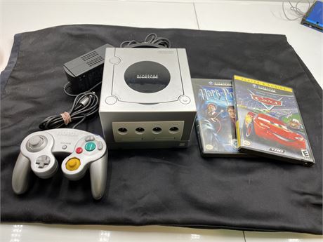 GAME CUBE SYSTEM WITH POWER CORD/CONTROLLER/GAMES (NO HDMI CORD)