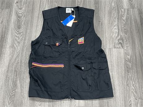 (NEW WITH TAGS) ADIDAS VEST SIZE M