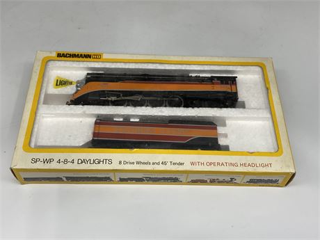 BACHMAN SOUTHERN PACIFIC TRAIN MODELS INCLUDING LOCOMOTIVE