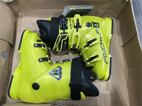 NEW FISCHER RC4 70 JR TMS SKI BOOTS - SIZE 3.5