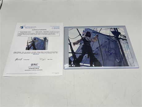 JOHNNY DEPP SIGNED PIRATES OF THE CARIBBEAN 8”x10” PHOTO W/COA