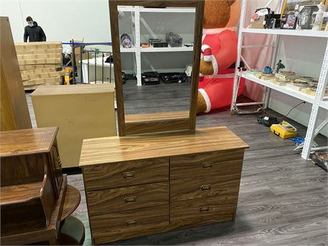 WOOD DRESSER C/W 6 DRAWERS AND A MIRROR (5.75ft tall w/mirror, 4ft wide)
